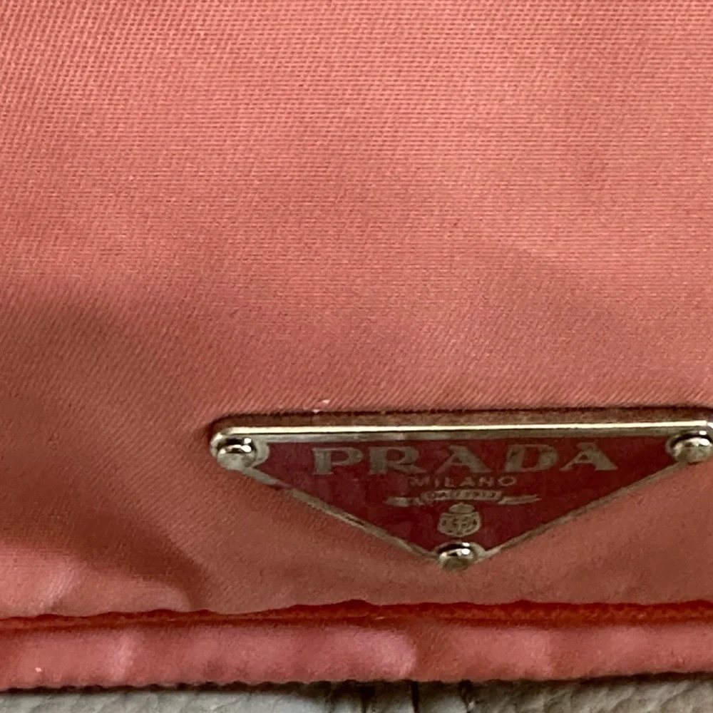 Vintage 100% authentic Prada nylon hobo bag. In good condition - Picture 5 of 9